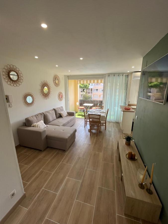 Appartement 1 Chambre Climatise Avec 3 Piscines A 200 M De La Plage Empuriabrava Eksteriør bilde