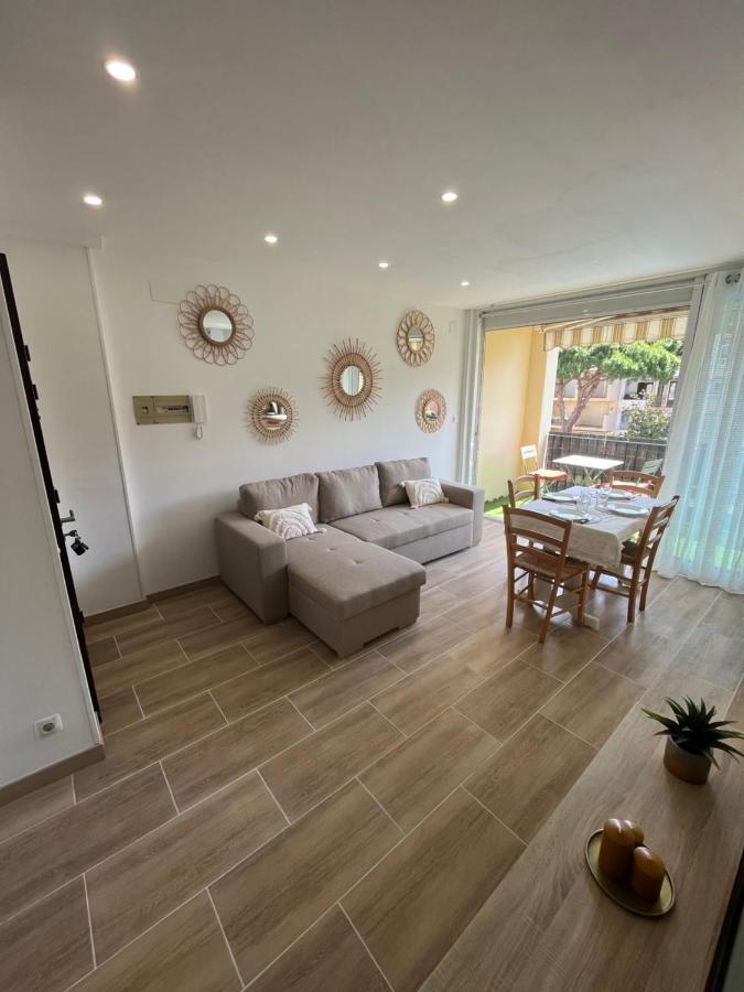 Appartement 1 Chambre Climatise Avec 3 Piscines A 200 M De La Plage Empuriabrava Eksteriør bilde